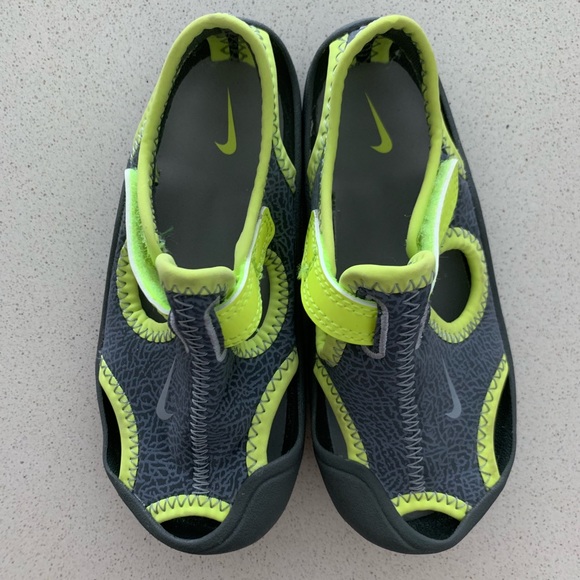 toddler boy nike water shoes